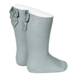 Buy Garter stitch knee high socks with bow DRY GREEN in the online store Condor. Made in Spain. Visit the PERLE BABY SOCKS section where you will find more colors and products that you will surely fall in love with. We invite you to take a look around our online store.