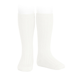 Buy Basic rib knee high socks CREAM in the online store Condor. Made in Spain. Visit the KNEE-HIGH RIBBED SOCKS section where you will find more colors and products that you will surely fall in love with. We invite you to take a look around our online store.