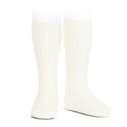 Buy Basic rib knee high socks BEIGE in the online store Condor. Made in Spain. Visit the KNEE-HIGH RIBBED SOCKS section where you will find more colors and products that you will surely fall in love with. We invite you to take a look around our online store.