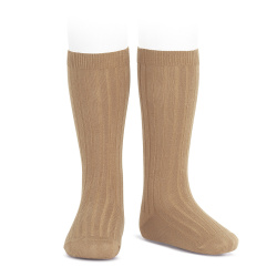 Buy Basic rib knee high socks CAMEL in the online store Condor. Made in Spain. Visit the KNEE-HIGH RIBBED SOCKS section where you will find more colors and products that you will surely fall in love with. We invite you to take a look around our online store.