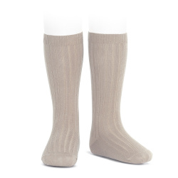 Buy Basic rib knee high socks STONE in the online store Condor. Made in Spain. Visit the KNEE-HIGH RIBBED SOCKS section where you will find more colors and products that you will surely fall in love with. We invite you to take a look around our online store.
