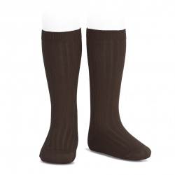 Buy Basic rib knee high socks BROWN in the online store Condor. Made in Spain. Visit the KNEE-HIGH RIBBED SOCKS section where you will find more colors and products that you will surely fall in love with. We invite you to take a look around our online store.