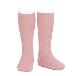 Buy Basic rib knee high socks PALE PINK in the online store Condor. Made in Spain. Visit the KNEE-HIGH RIBBED SOCKS section where you will find more colors and products that you will surely fall in love with. We invite you to take a look around our online store.