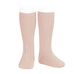 Buy Basic rib knee high socks OLD ROSE in the online store Condor. Made in Spain. Visit the KNEE-HIGH RIBBED SOCKS section where you will find more colors and products that you will surely fall in love with. We invite you to take a look around our online store.
