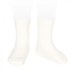Buy Basic rib short socks CREAM in the online store Condor. Made in Spain. Visit the RIBBED SHORT SOCKS section where you will find more colors and products that you will surely fall in love with. We invite you to take a look around our online store.
