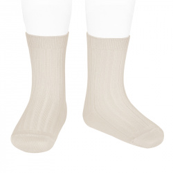 Buy Basic rib short socks LINEN in the online store Condor. Made in Spain. Visit the RIBBED SHORT SOCKS section where you will find more colors and products that you will surely fall in love with. We invite you to take a look around our online store.