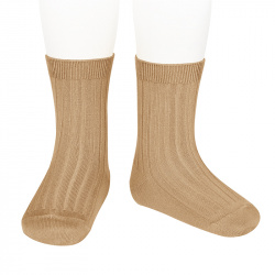 Buy Basic rib short socks CAMEL in the online store Condor. Made in Spain. Visit the RIBBED SHORT SOCKS section where you will find more colors and products that you will surely fall in love with. We invite you to take a look around our online store.