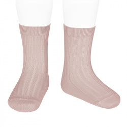 Buy Basic rib short socks OLD ROSE in the online store Condor. Made in Spain. Visit the RIBBED SHORT SOCKS section where you will find more colors and products that you will surely fall in love with. We invite you to take a look around our online store.