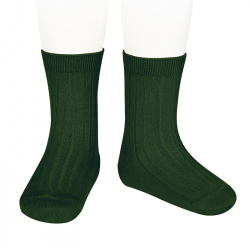 Buy Basic rib short socks BOTTLE GREEN in the online store Condor. Made in Spain. Visit the RIBBED SHORT SOCKS section where you will find more colors and products that you will surely fall in love with. We invite you to take a look around our online store.