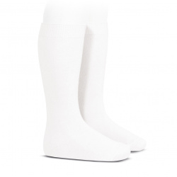 Buy Plain stitch basic knee high socks WHITE in the online store Condor. Made in Spain. Visit the KNEE-HIGH PLAIN STITCH SOCKS section where you will find more colors and products that you will surely fall in love with. We invite you to take a look around our online store.