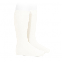 Buy Plain stitch basic knee high socks CREAM in the online store Condor. Made in Spain. Visit the KNEE-HIGH PLAIN STITCH SOCKS section where you will find more colors and products that you will surely fall in love with. We invite you to take a look around our online store.