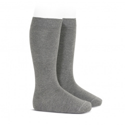 Buy Plain stitch basic knee high socks LIGHT GREY in the online store Condor. Made in Spain. Visit the KNEE-HIGH PLAIN STITCH SOCKS section where you will find more colors and products that you will surely fall in love with. We invite you to take a look around our online store.