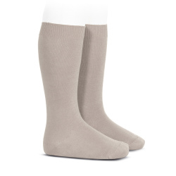 Buy Plain stitch basic knee high socks STONE in the online store Condor. Made in Spain. Visit the KNEE-HIGH PLAIN STITCH SOCKS section where you will find more colors and products that you will surely fall in love with. We invite you to take a look around our online store.