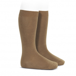 Buy Plain stitch basic knee high socks TOBACCO in the online store Condor. Made in Spain. Visit the KNEE-HIGH PLAIN STITCH SOCKS section where you will find more colors and products that you will surely fall in love with. We invite you to take a look around our online store.