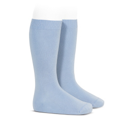 Buy Plain stitch basic knee high socks LIGHT BLUE in the online store Condor. Made in Spain. Visit the KNEE-HIGH PLAIN STITCH SOCKS section where you will find more colors and products that you will surely fall in love with. We invite you to take a look around our online store.