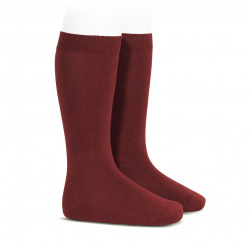 Buy Plain stitch basic knee high socks BURGUNDY in the online store Condor. Made in Spain. Visit the KNEE-HIGH PLAIN STITCH SOCKS section where you will find more colors and products that you will surely fall in love with. We invite you to take a look around our online store.