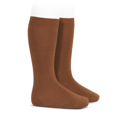 Buy Plain stitch basic knee high socks OXIDE in the online store Condor. Made in Spain. Visit the KNEE-HIGH PLAIN STITCH SOCKS section where you will find more colors and products that you will surely fall in love with. We invite you to take a look around our online store.