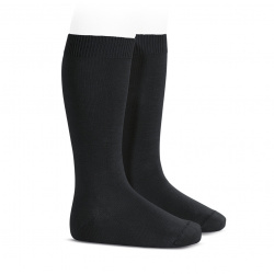 Buy Plain stitch basic knee high socks BLACK in the online store Condor. Made in Spain. Visit the KNEE-HIGH PLAIN STITCH SOCKS section where you will find more colors and products that you will surely fall in love with. We invite you to take a look around our online store.