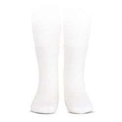 Buy Plain stitch basic short socks WHITE in the online store Condor. Made in Spain. Visit the SHORT PLAIN STITCH SOCKS section where you will find more colors and products that you will surely fall in love with. We invite you to take a look around our online store.
