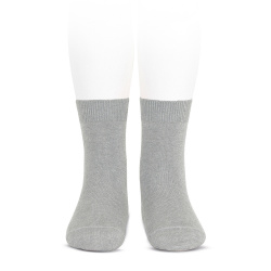 Buy Plain stitch basic short socks ALUMINIUM in the online store Condor. Made in Spain. Visit the SHORT PLAIN STITCH SOCKS section where you will find more colors and products that you will surely fall in love with. We invite you to take a look around our online store.