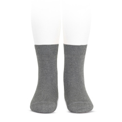 Buy Plain stitch basic short socks LIGHT GREY in the online store Condor. Made in Spain. Visit the SHORT PLAIN STITCH SOCKS section where you will find more colors and products that you will surely fall in love with. We invite you to take a look around our online store.