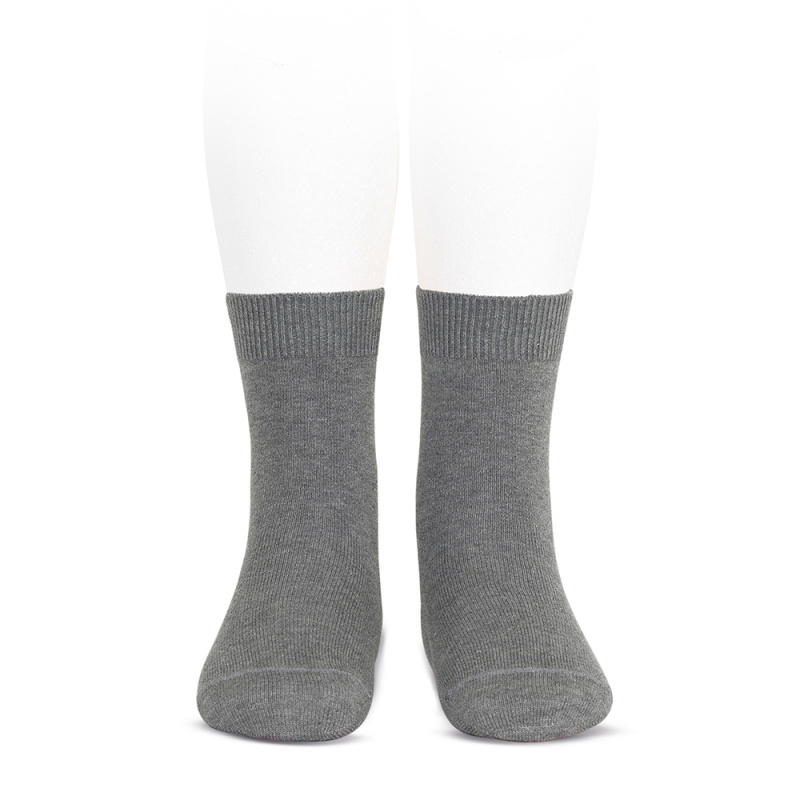 Calcetines cortos lisos gris claro y niña | Cóndor Tienda Online