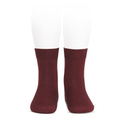 Buy Plain stitch basic short socks GARNET in the online store Condor. Made in Spain. Visit the SHORT PLAIN STITCH SOCKS section where you will find more colors and products that you will surely fall in love with. We invite you to take a look around our online store.