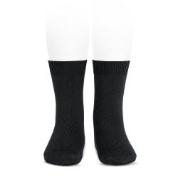 Buy Plain stitch basic short socks BLACK in the online store Condor. Made in Spain. Visit the SHORT PLAIN STITCH SOCKS section where you will find more colors and products that you will surely fall in love with. We invite you to take a look around our online store.