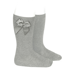 Buy Knee-high socks with grossgrain side bow ALUMINIUM in the online store Condor. Made in Spain. Visit the GROSGRAIN BOW SOCKS section where you will find more colors and products that you will surely fall in love with. We invite you to take a look around our online store.