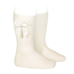 Buy Knee-high socks with grossgrain side bow BEIGE in the online store Condor. Made in Spain. Visit the GROSGRAIN BOW SOCKS section where you will find more colors and products that you will surely fall in love with. We invite you to take a look around our online store.