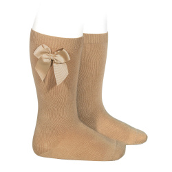 Buy Knee-high socks with grossgrain side bow CAMEL in the online store Condor. Made in Spain. Visit the GROSGRAIN BOW SOCKS section where you will find more colors and products that you will surely fall in love with. We invite you to take a look around our online store.