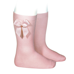 Buy Knee-high socks with grossgrain side bow PALE PINK in the online store Condor. Made in Spain. Visit the GROSGRAIN BOW SOCKS section where you will find more colors and products that you will surely fall in love with. We invite you to take a look around our online store.