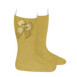 Buy Knee-high socks with grossgrain side bow MUSTARD in the online store Condor. Made in Spain. Visit the GROSGRAIN BOW SOCKS section where you will find more colors and products that you will surely fall in love with. We invite you to take a look around our online store.