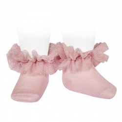 Buy Frill tulle ankle socks PALE PINK in the online store Condor. Made in Spain. Visit the LACE AND TULLE BABY SOCKS section where you will find more colors and products that you will surely fall in love with. We invite you to take a look around our online store.