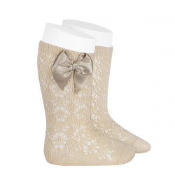 Buy Perle geometric openwork knee high sockswith bow LINEN in the online store Condor. Made in Spain. Visit the BABY ELASTIC OPENWORK SOCKS section where you will find more colors and products that you will surely fall in love with. We invite you to take a look around our online store.