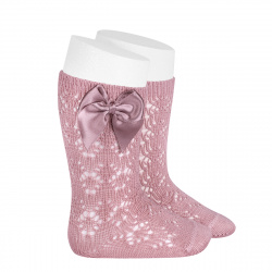 Buy Perle geometric openwork knee high sockswith bow PALE PINK in the online store Condor. Made in Spain. Visit the BABY ELASTIC OPENWORK SOCKS section where you will find more colors and products that you will surely fall in love with. We invite you to take a look around our online store.