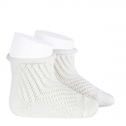Buy Net openwork perle short socks with rolled cuff CREAM in the online store Condor. Made in Spain. Visit the BABY ELASTIC OPENWORK SOCKS section where you will find more colors and products that you will surely fall in love with. We invite you to take a look around our online store.