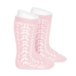 Buy Cotton openwork knee-high socks PINK in the online store Condor. Made in Spain. Visit the BABY OPENWORK SOCKS section where you will find more colors and products that you will surely fall in love with. We invite you to take a look around our online store.
