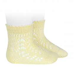Buy Cotton openwork short socks BUTTER in the online store Condor. Made in Spain. Visit the BABY OPENWORK SOCKS section where you will find more colors and products that you will surely fall in love with. We invite you to take a look around our online store.