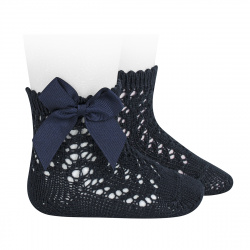 Buy Cotton openwork short socks with bow NAVY BLUE in the online store Condor. Made in Spain. Visit the BABY OPENWORK SOCKS section where you will find more colors and products that you will surely fall in love with. We invite you to take a look around our online store.