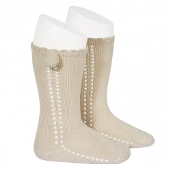 Buy Side openwork perle knee high socks withpompom LINEN in the online store Condor. Made in Spain. Visit the POMPOM BABY SOCKS section where you will find more colors and products that you will surely fall in love with. We invite you to take a look around our online store.