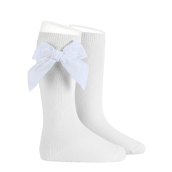 Buy Side velvet bow knee-high socks WHITE in the online store Condor. Made in Spain. Visit the VELVET BOW SOCKS section where you will find more colors and products that you will surely fall in love with. We invite you to take a look around our online store.