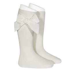 Buy Side velvet bow knee-high socks BEIGE in the online store Condor. Made in Spain. Visit the VELVET BOW SOCKS section where you will find more colors and products that you will surely fall in love with. We invite you to take a look around our online store.