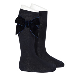 Buy Side velvet bow knee-high socks NAVY BLUE in the online store Condor. Made in Spain. Visit the VELVET BOW SOCKS section where you will find more colors and products that you will surely fall in love with. We invite you to take a look around our online store.