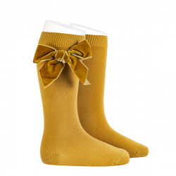 Buy Side velvet bow knee-high socks MUSTARD in the online store Condor. Made in Spain. Visit the VELVET BOW SOCKS section where you will find more colors and products that you will surely fall in love with. We invite you to take a look around our online store.