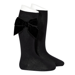 Buy Side velvet bow knee-high socks BLACK in the online store Condor. Made in Spain. Visit the VELVET BOW SOCKS section where you will find more colors and products that you will surely fall in love with. We invite you to take a look around our online store.