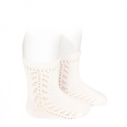 Buy Baby side openwork short socks CREAM in the online store Condor. Made in Spain. Visit the WARM OPENWORK BABY SOCKS section where you will find more colors and products that you will surely fall in love with. We invite you to take a look around our online store.