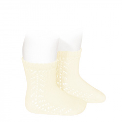 Buy Baby side openwork short socks BEIGE in the online store Condor. Made in Spain. Visit the WARM OPENWORK BABY SOCKS section where you will find more colors and products that you will surely fall in love with. We invite you to take a look around our online store.