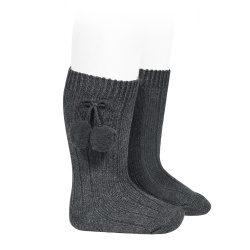 Buy Warm cotton rib knee-high socks with pompoms ANTHRACITE in the online store Condor. Made in Spain. Visit the POMPOM WARM BABY SOCKS section where you will find more colors and products that you will surely fall in love with. We invite you to take a look around our online store.