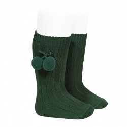 Buy Warm cotton rib knee-high socks with pompoms BOTTLE GREEN in the online store Condor. Made in Spain. Visit the POMPOM WARM BABY SOCKS section where you will find more colors and products that you will surely fall in love with. We invite you to take a look around our online store.